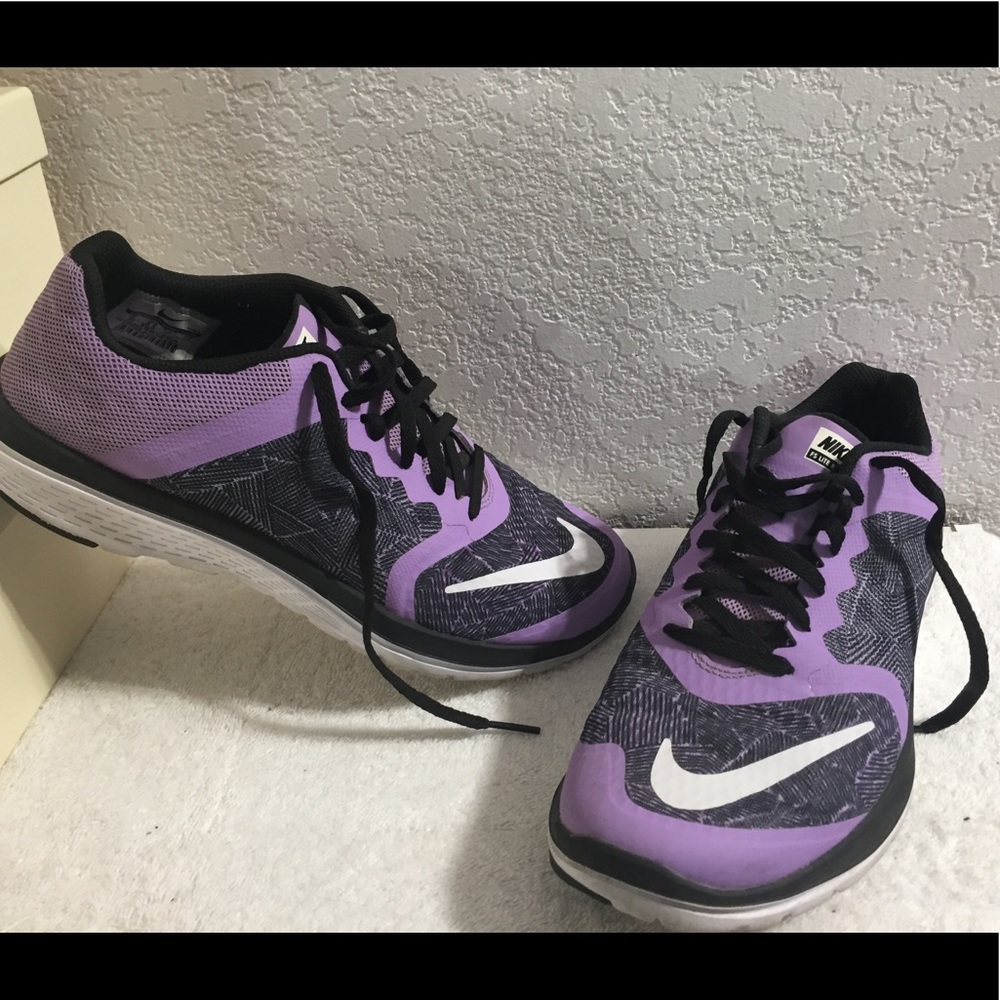 Nike running shoes - Picture 1 of 5
